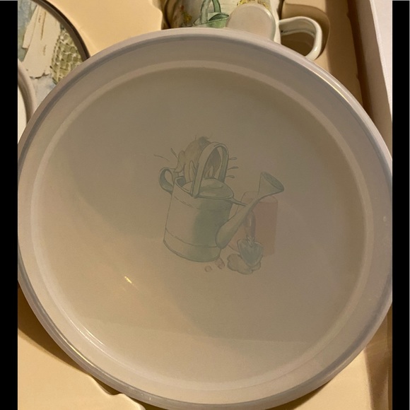 Golden Rabbit - Peter Rabbit 3-piece Child Set with Flatware - Picture 5 of 9